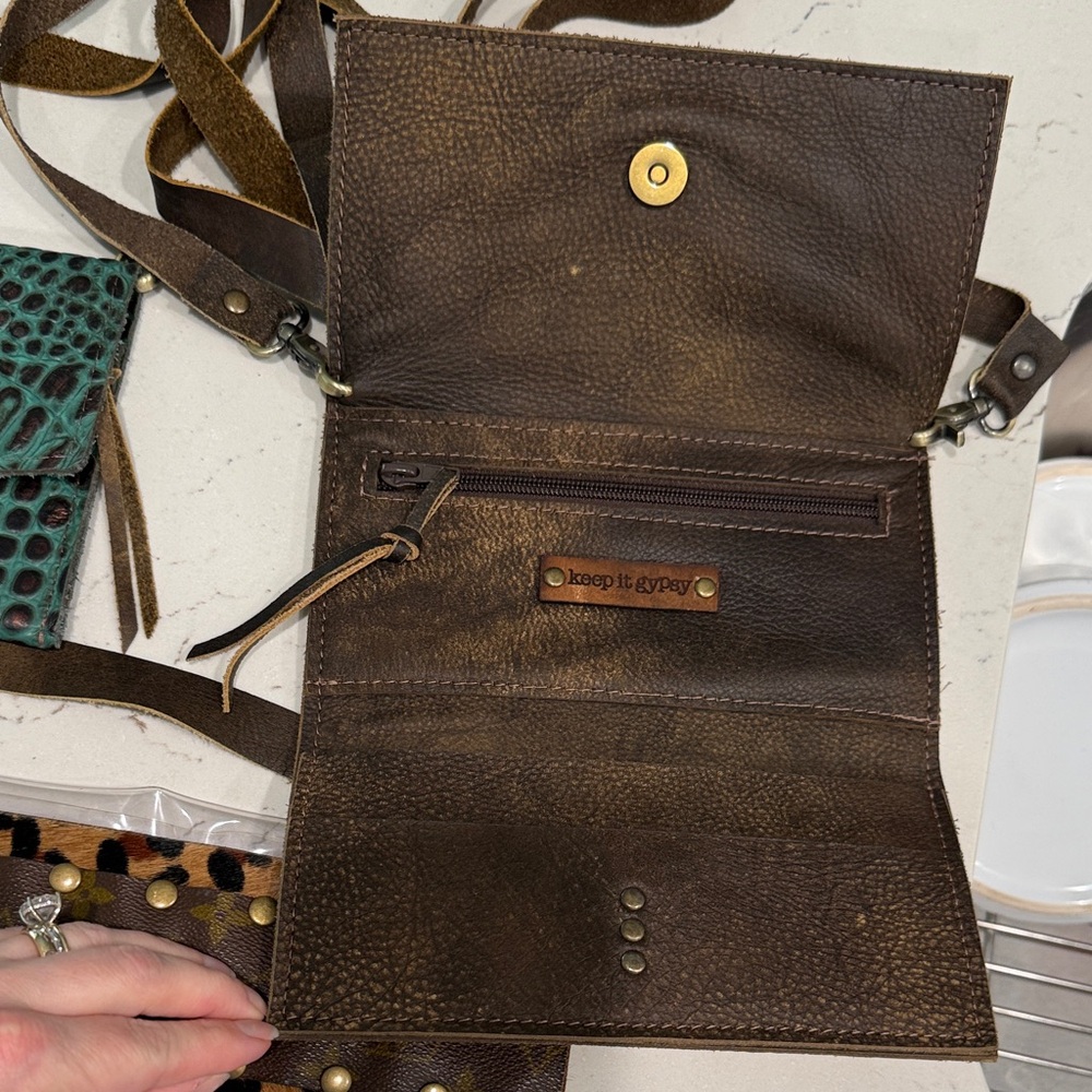 Keep it Gypsy crossbody set - Picture 3 of 6